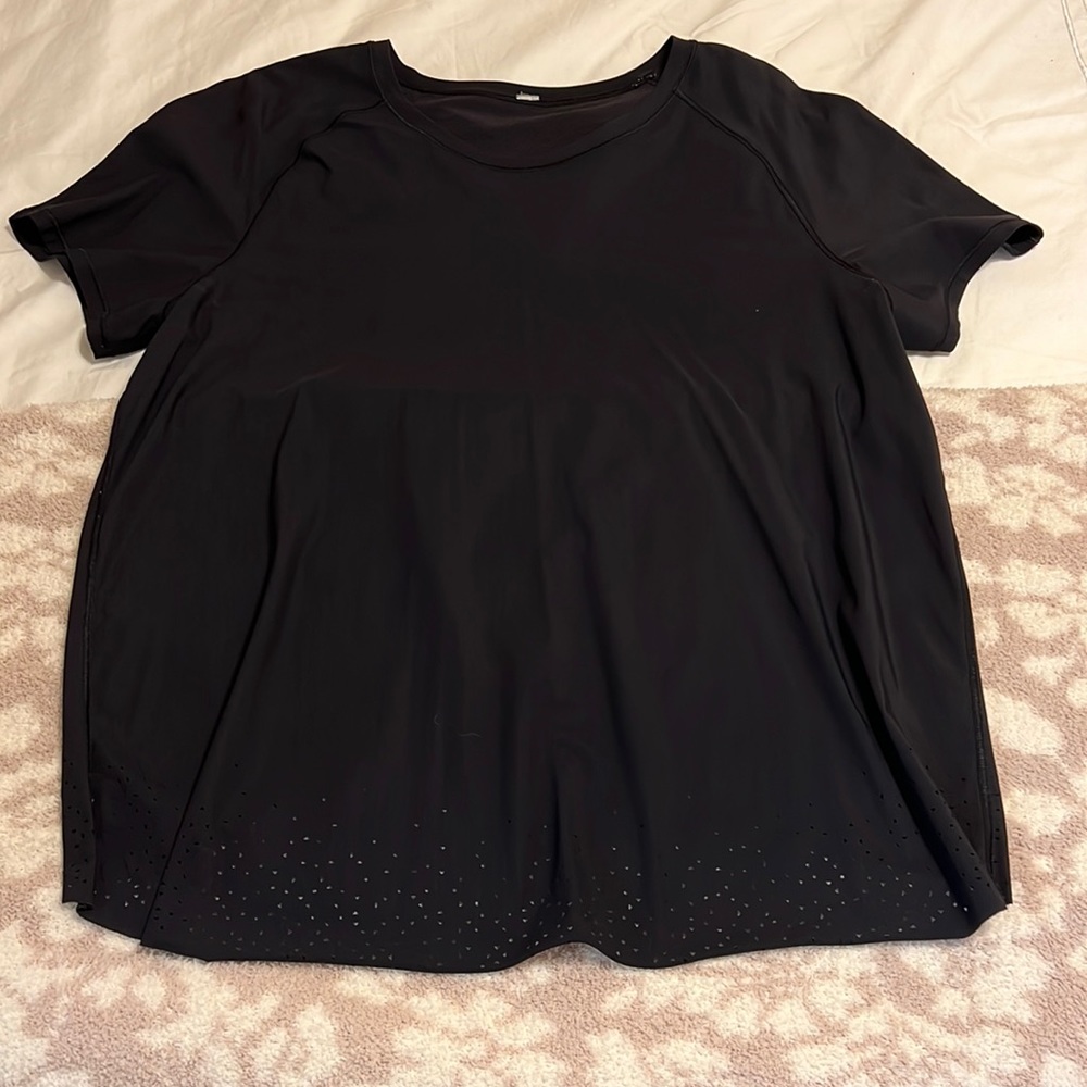 BARELY WORN lululemon short sleeve shirt